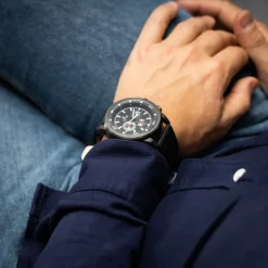 Irrésistible Montre Homme Noir CHTIME
