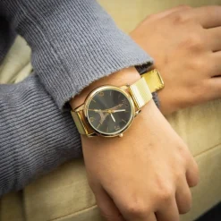 Jolie Montre Femme Métal avec Tour Eiffel