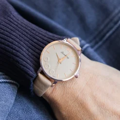 Très Belle Montre pour Femme Brun CHTIME