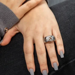 Votre Bague Femme en Acier Ornée Zirconium