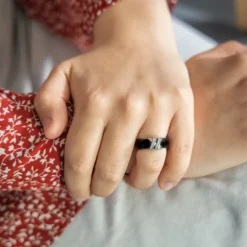 Votre Coffret Bague Femme Céramique Ornée Zirconium
